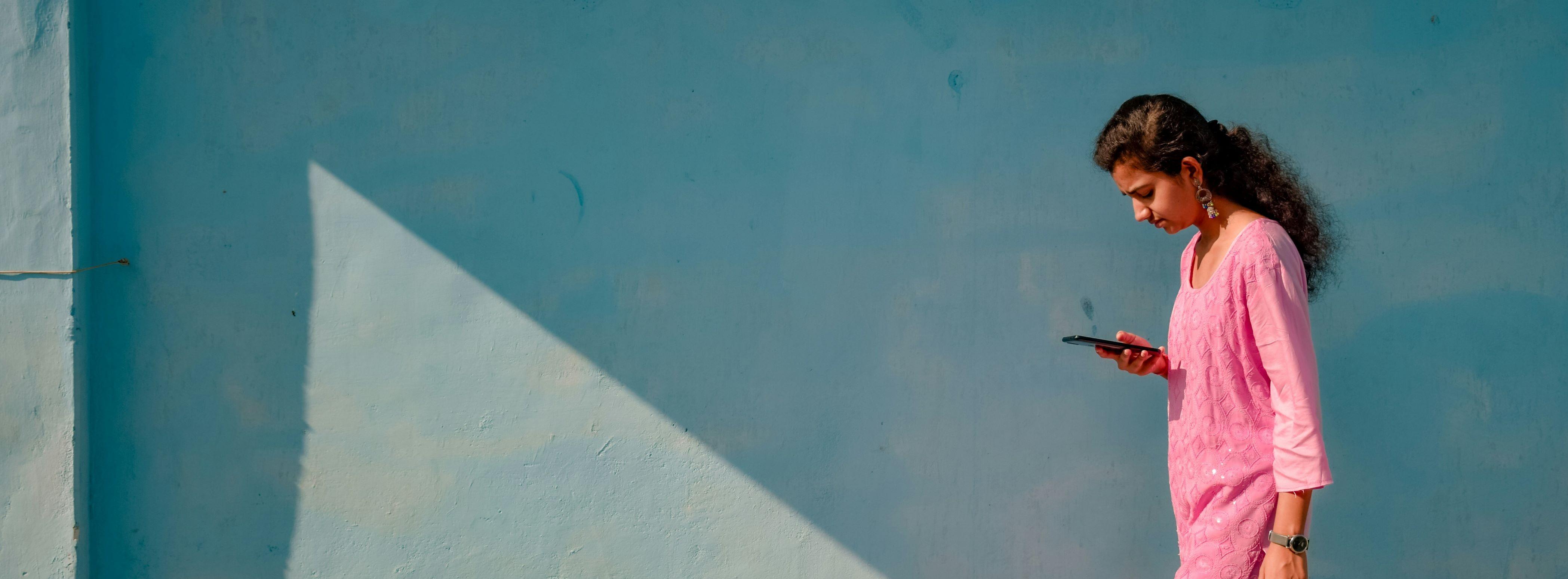 Mapping the global digital gender divide: new study reveals stark inequalities in internet and mobile access