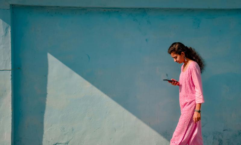 Mapping the global digital gender divide: new study reveals stark inequalities in internet and mobile access