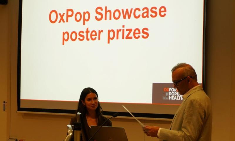 Sai receiving her prize from Professor Prabhat Jha, Head of the Oxford Population Health.