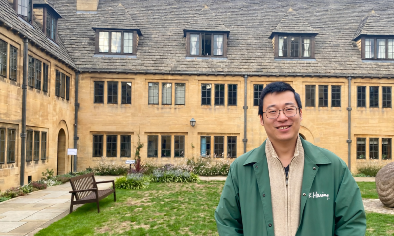 LCDS researcher Wen Su in front of the Nuffield College.